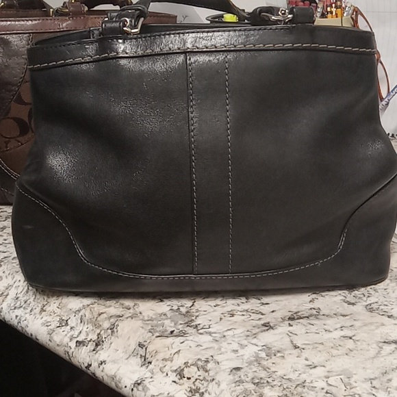 Coach authentic vintage black leather Hamptons handbag - Picture 2 of 16